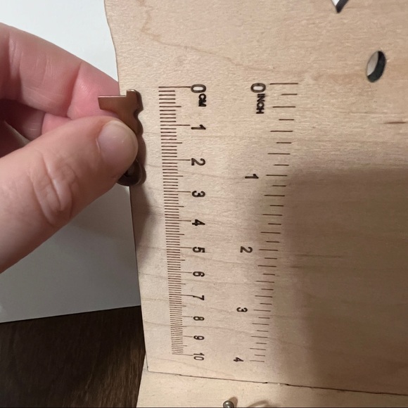 Vintage copper tone screw back earrings yes no - Picture 6 of 6